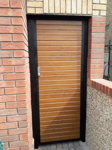 golden oak gate with horizontal boards and keypad lock